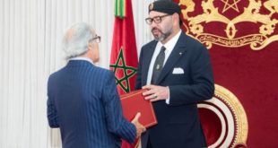 والي بنك المغرب يقدم بين يدي الملك محمد السادس التقرير السنوي 2021